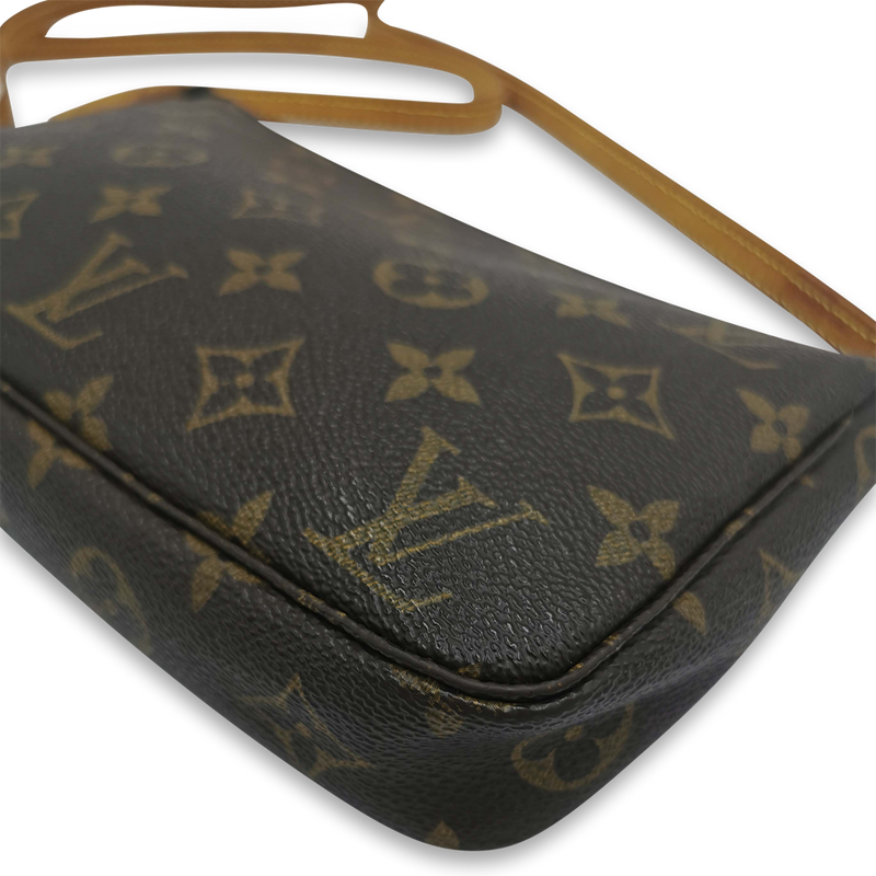 Monogram Canvas Pochette Accessoires m. crossbody rem taske fra brand: LOUIS VUITTON - We Do Vintage