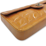 Orange patent east west chocolate bar taske fra brand: CHANEL - We Do Vintage