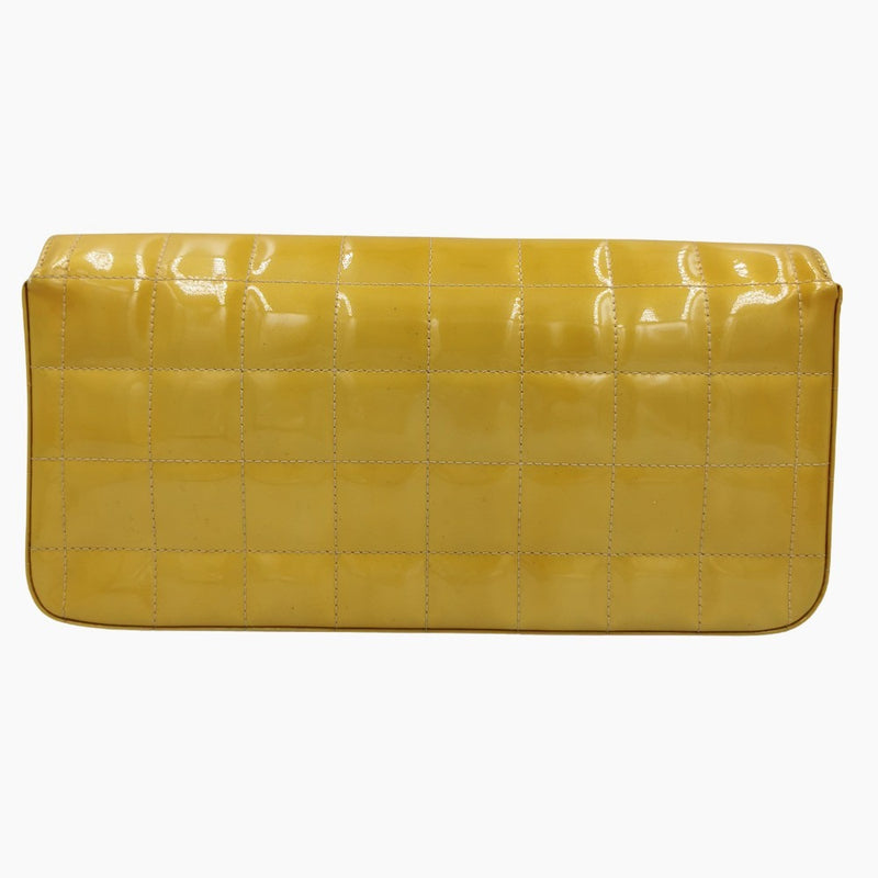 Gul patent east west chocolate bar taske fra brand: CHANEL - We Do Vintage