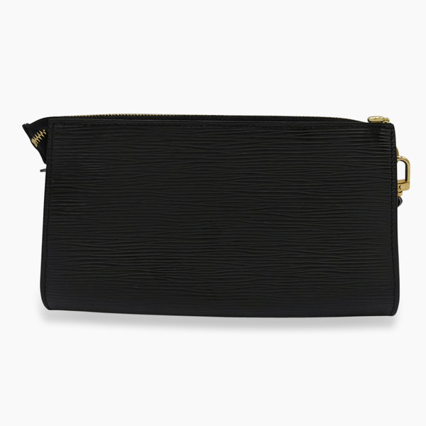 Sort Epi læder Pochette Accessoires taske fra brand: LOUIS VUITTON - We Do Vintage