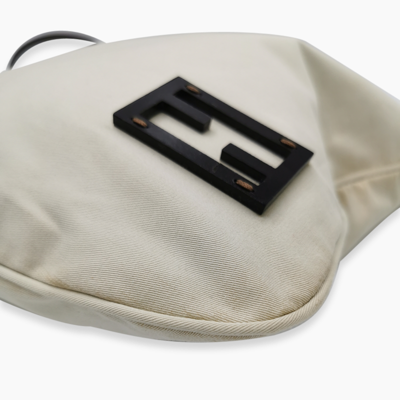 cream canvas skuldertaske taske fra brand: FENDI - We Do Vintage