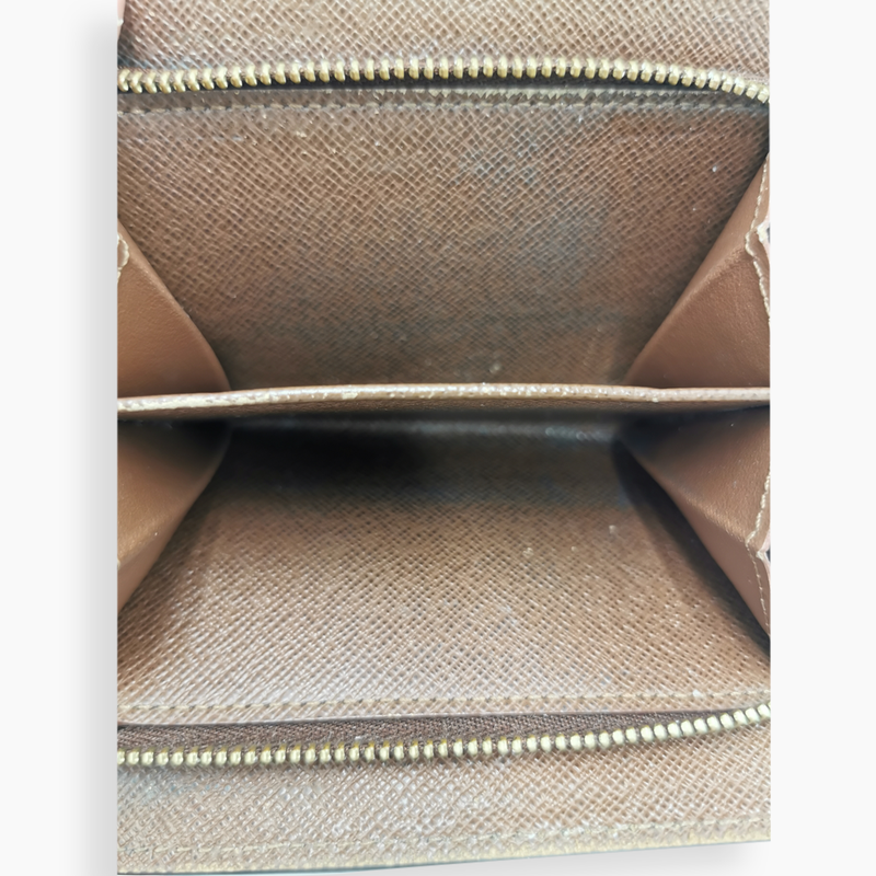 Monogram Canvas koala wallet taske fra brand: LOUIS VUITTON - We Do Vintage