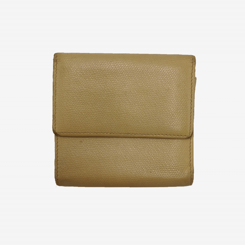 Beige compact wallet taske fra brand: CHANEL - We Do Vintage