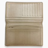 Pink camellia bifold wallet embossed leather taske fra brand: CHANEL - We Do Vintage