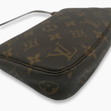 Monogram canvas pochette accessoires taske fra brand: LOUIS VUITTON - We Do Vintage
