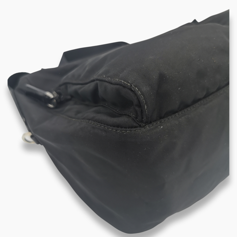 Nylon crossbody taske fra brand: PRADA - We Do Vintage