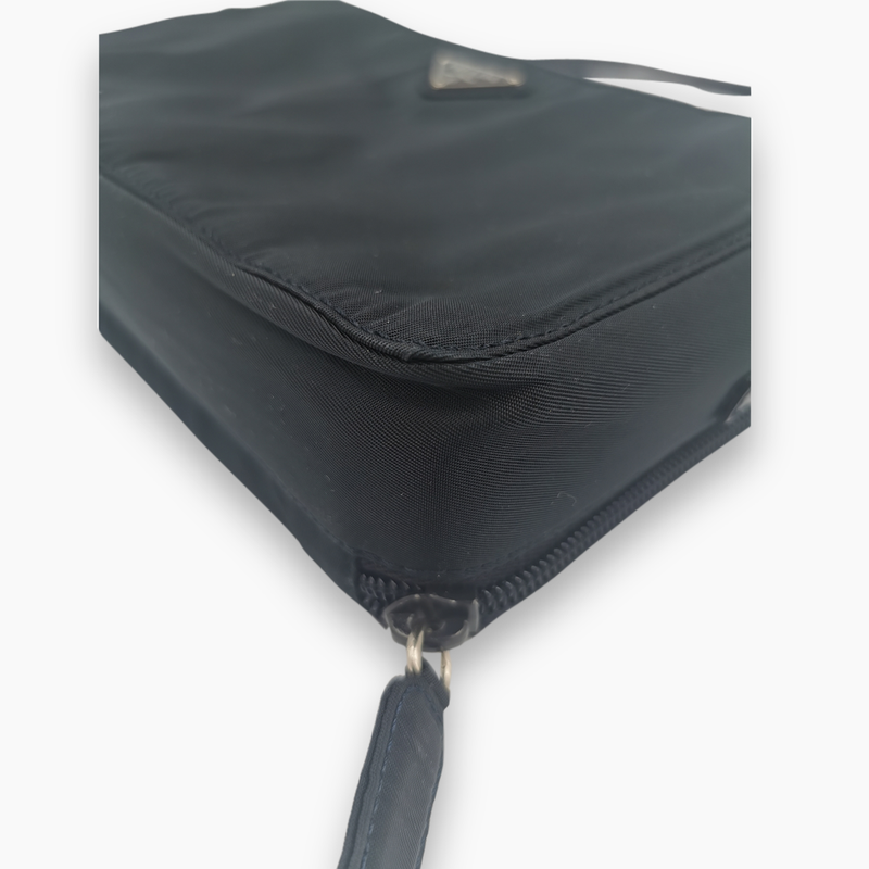 Nylon crossbody taske fra brand: PRADA - We Do Vintage