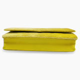 Gul velour WOC taske fra brand: CHANEL - We Do Vintage