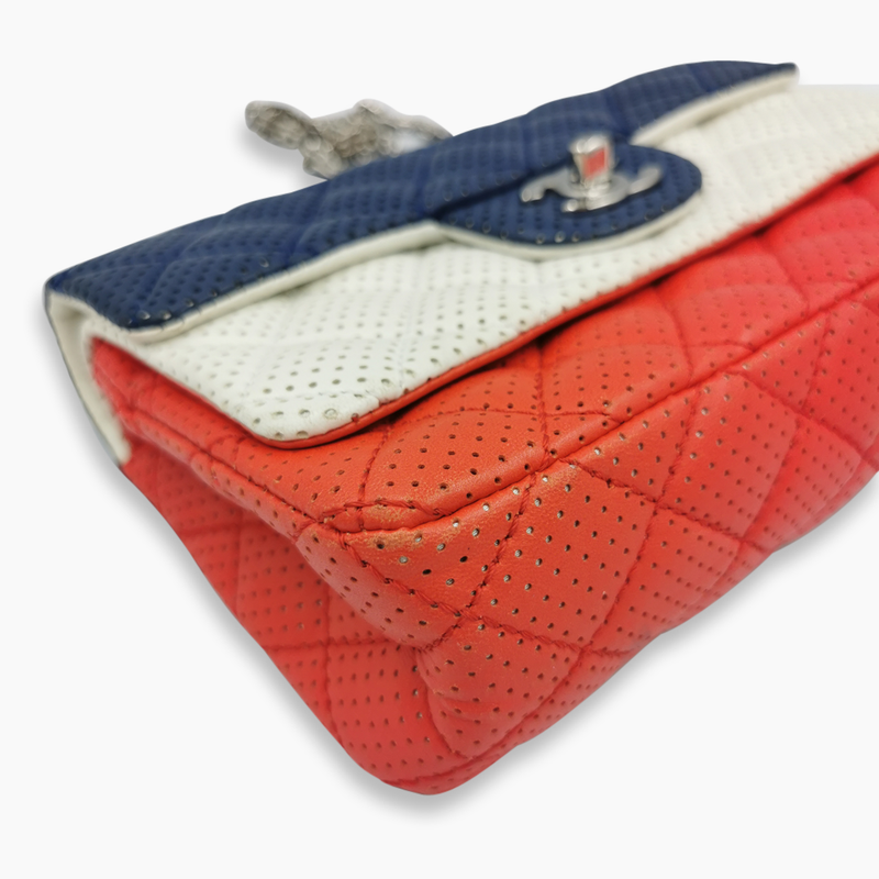 Limited edition french flag classic double flap bag taske fra brand: CHANEL - We Do Vintage