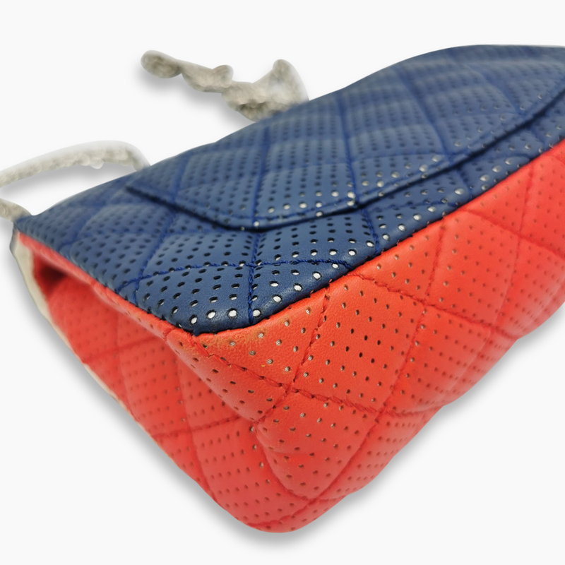 Limited edition french flag classic double flap bag taske fra brand: CHANEL - We Do Vintage